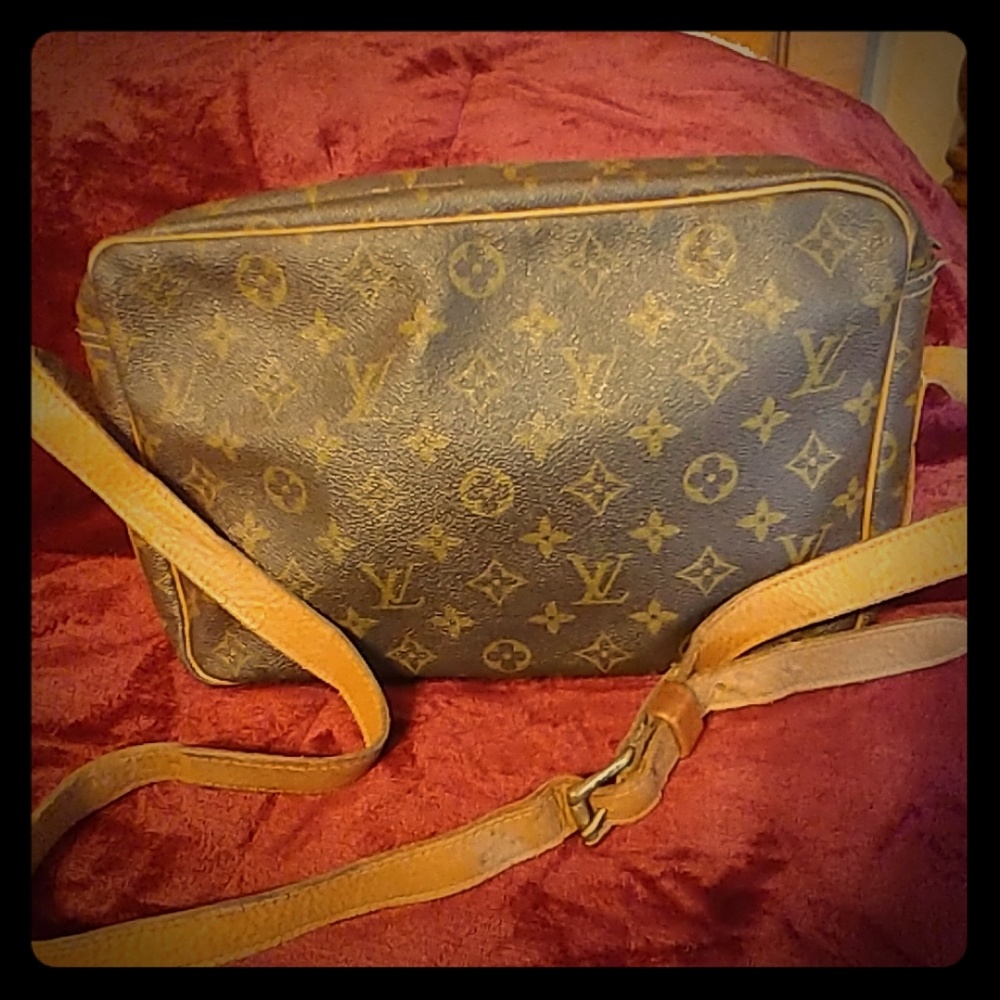 Authentic Louise Vuitton Vintage carrying bag